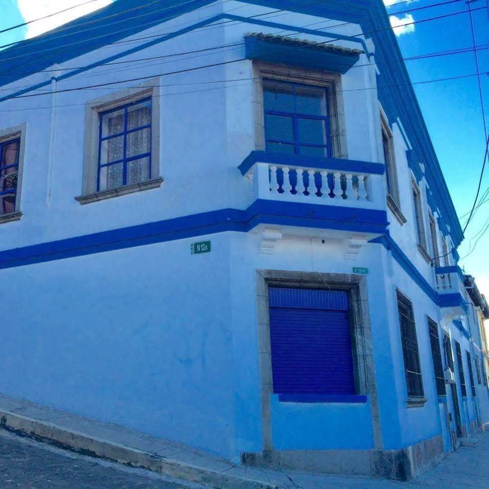 Blue Door Housing Historic Quito Ξενοδοχείο Εξωτερικό φωτογραφία